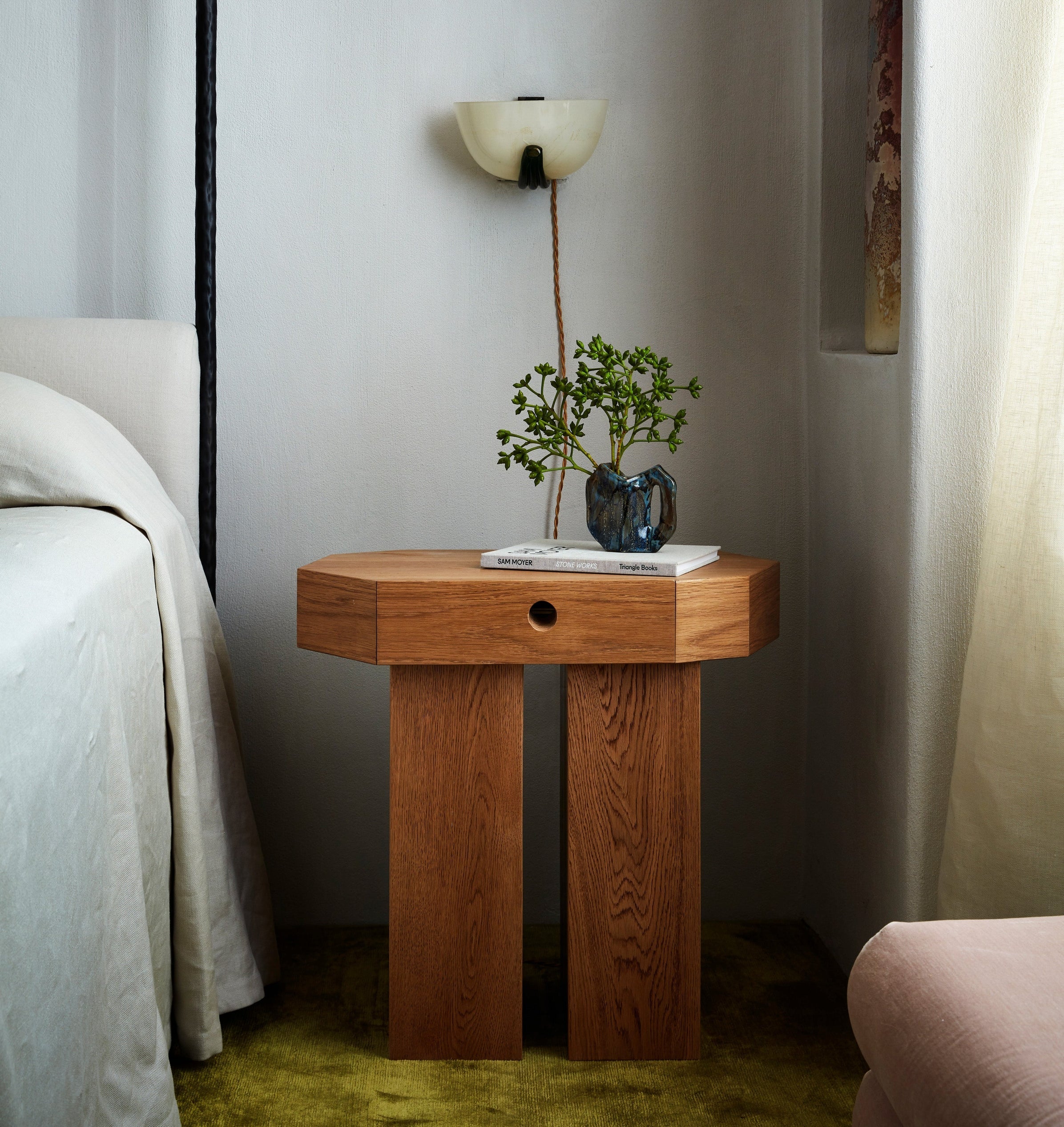 Zach Night Stand