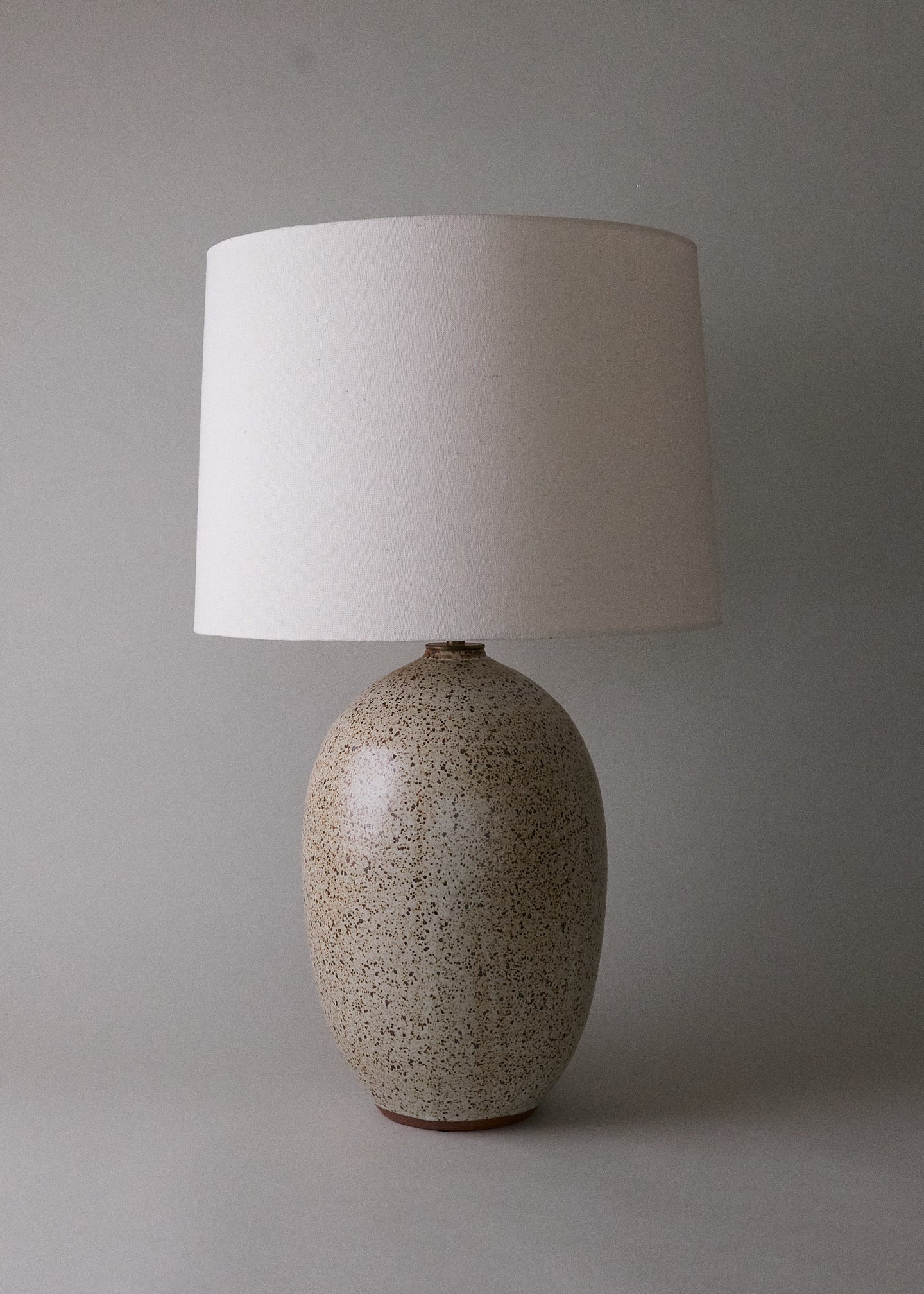 Large Oval Lamp in Mottled Ivory