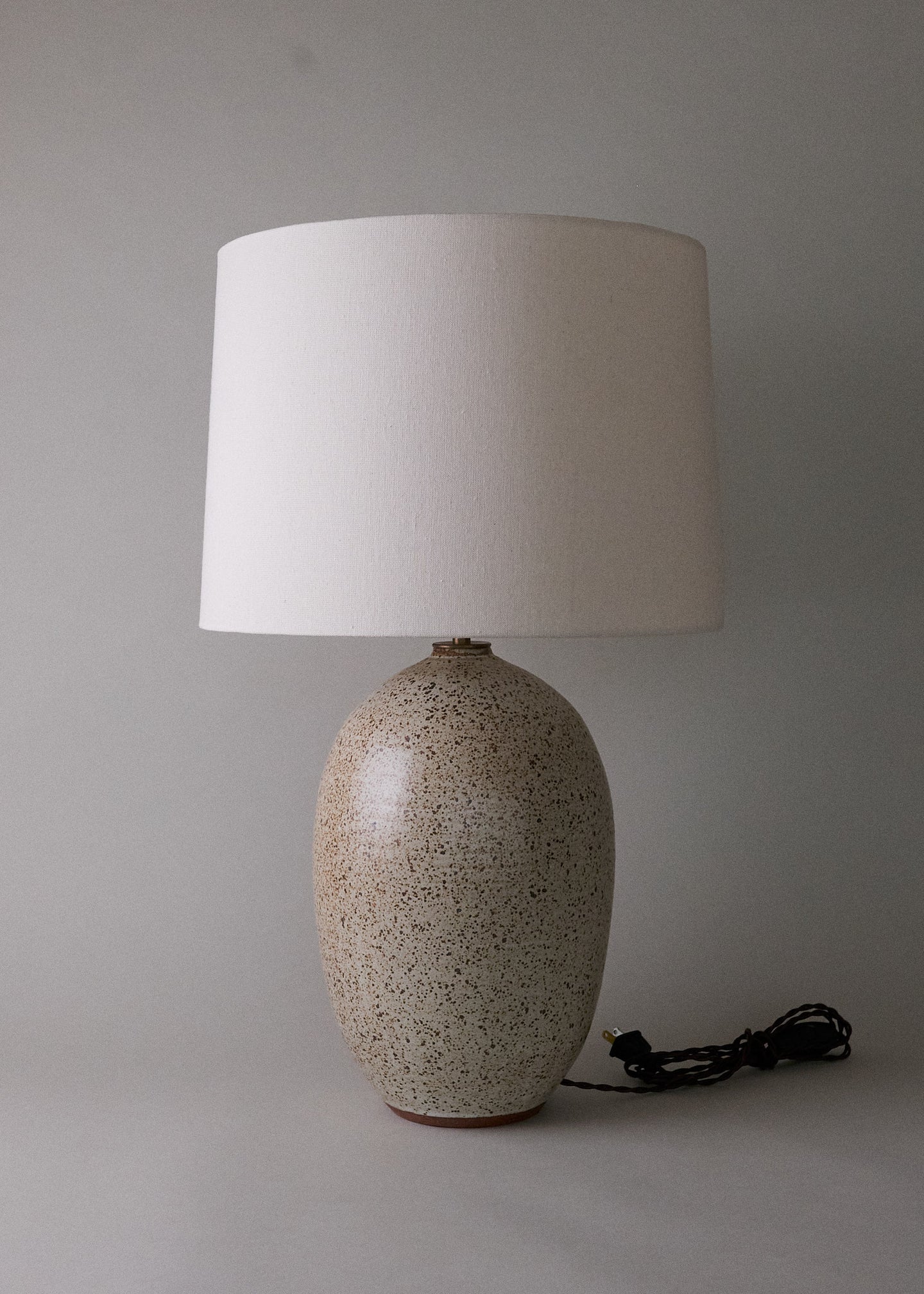 Large Oval Lamp in Mottled Ivory